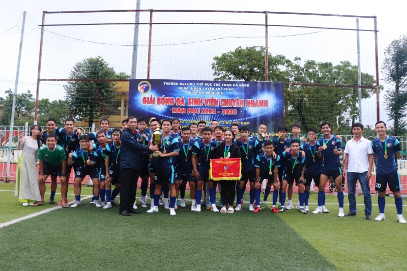 Bế mạc giải bóng đá sinh viên chuyên ngành Trường Đại học Thể dục thể thao Đà Nẵng năm 2022